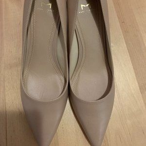 Brand-new Marc Fisher nude leather pumps Size 7.5